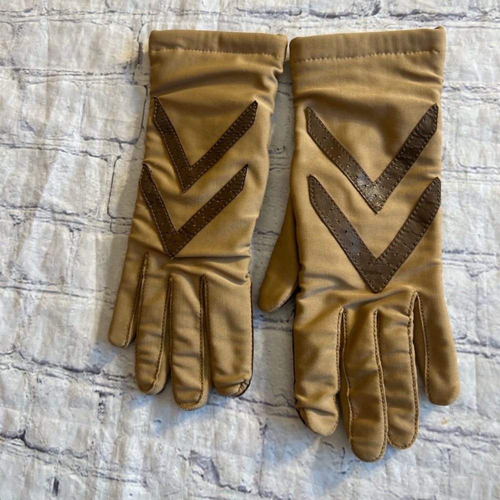 ISOTONER TAN/BROWN WOMEN’S GLOVES MADE IN PHILIPPINES SIZE LARGE